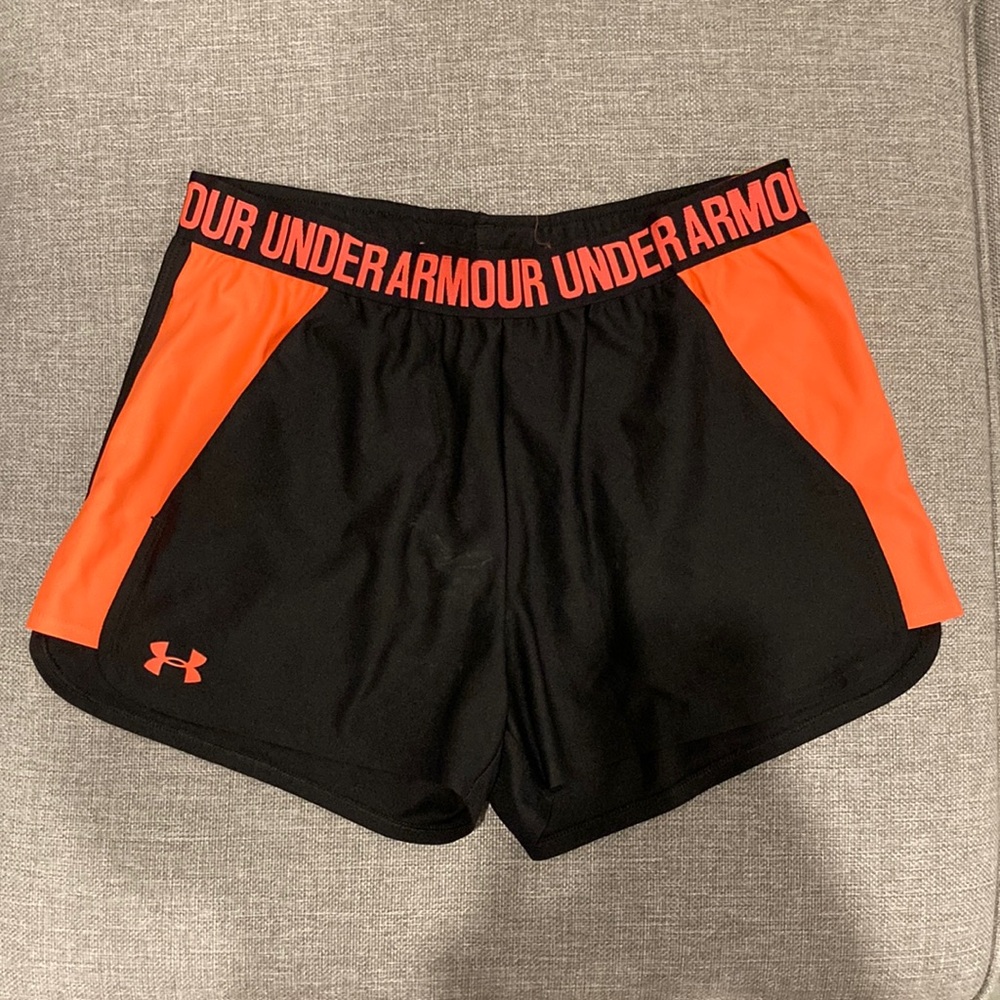 🎉Price Drop! Women’s M Under Armour Black and Orange Shorts